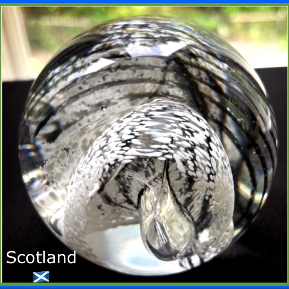 VINTAGE GLASS PAPERWEIGHT ~ SCOTLAND - Picture 1 of 11